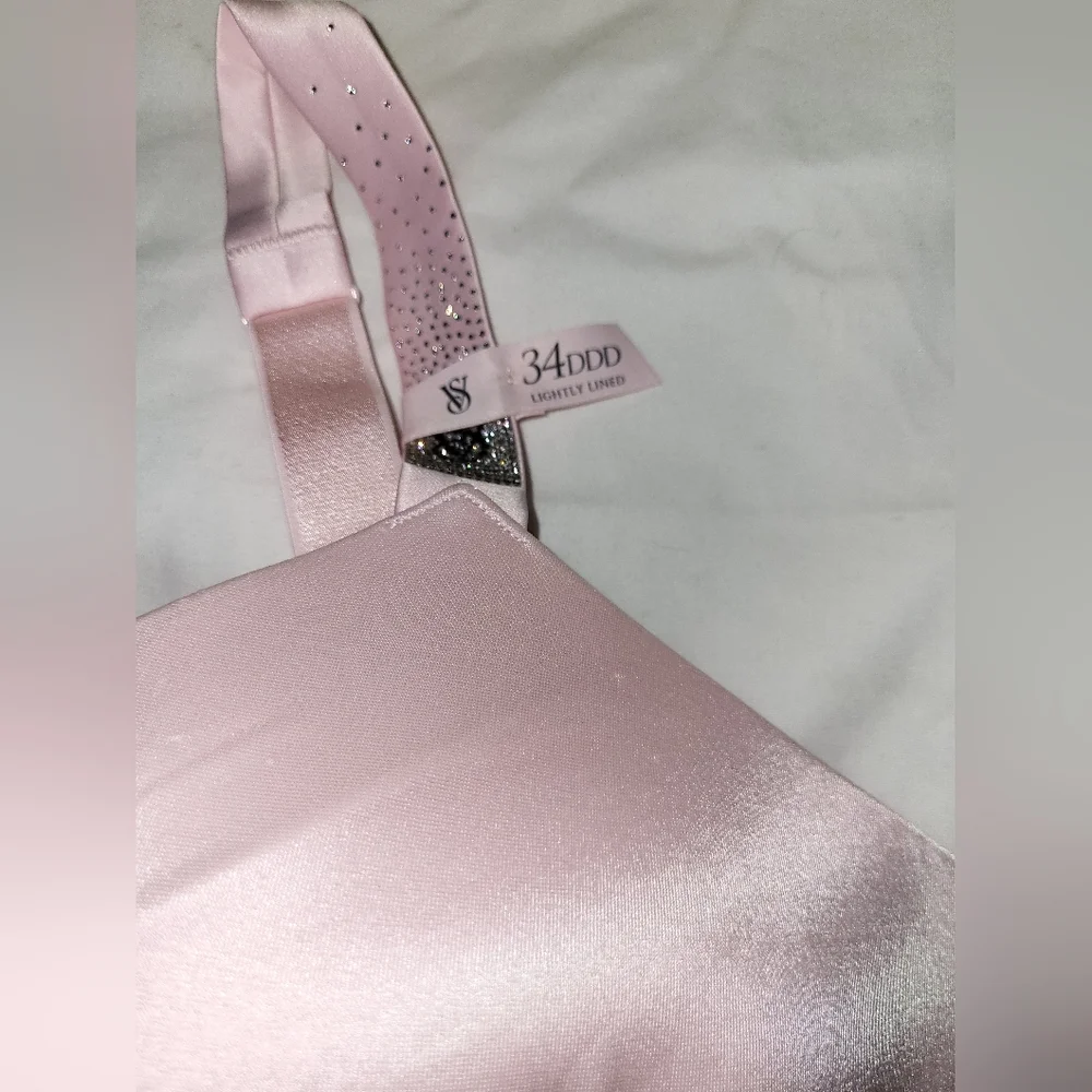 Victoria's Secret Pink and Red Bra/giveaway - Picture 2 of 3